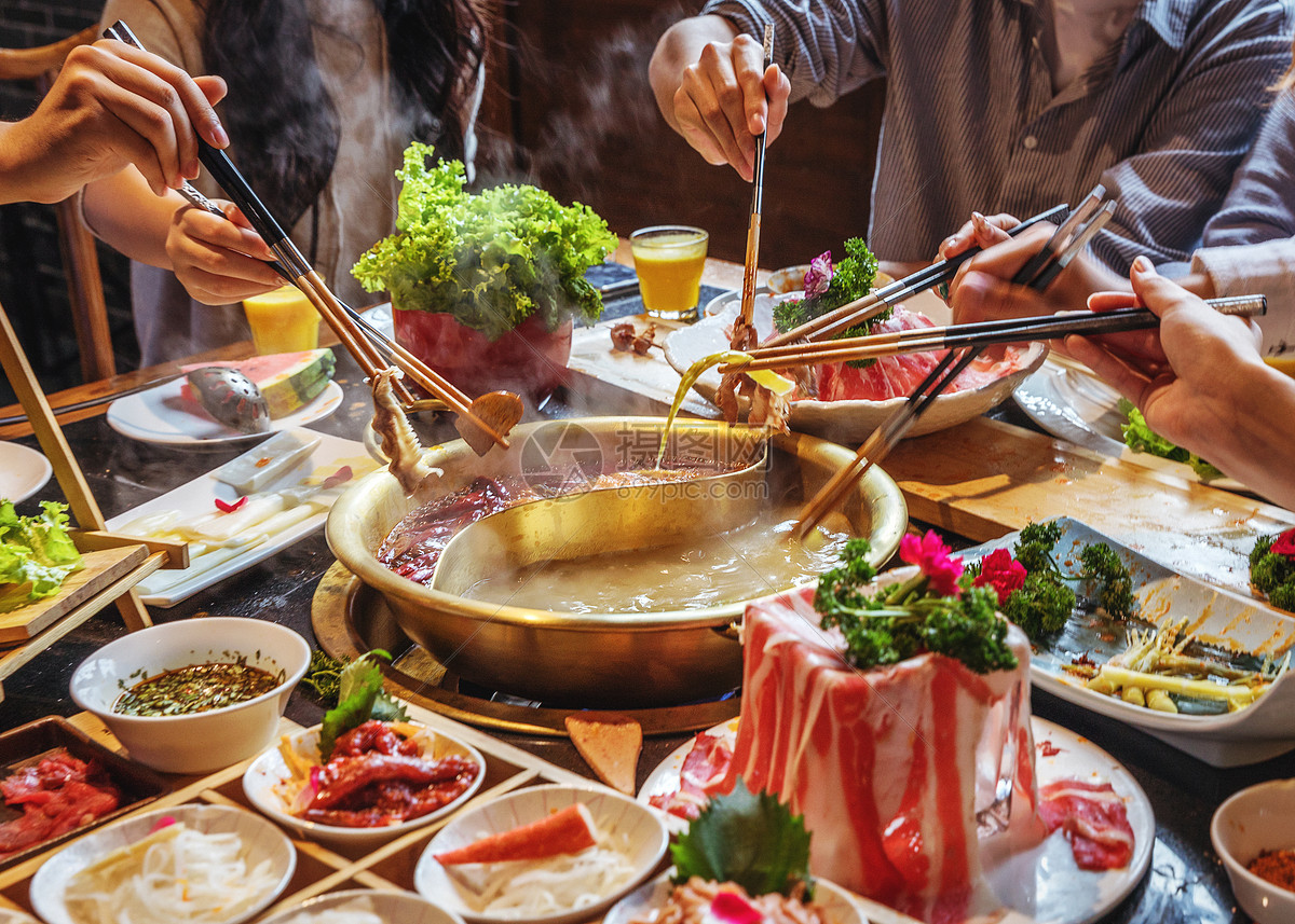 明博体育：“中华美食·西藏味道”美食街开街